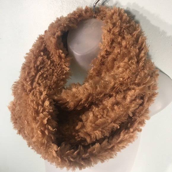 New Tan Faux Fur Infinity Wrap Charlotte Russe - Picture 2 of 8
